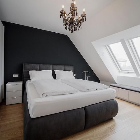Modern Stylish Design Apartment With Free Parking Emily Bécs Kültér fotó