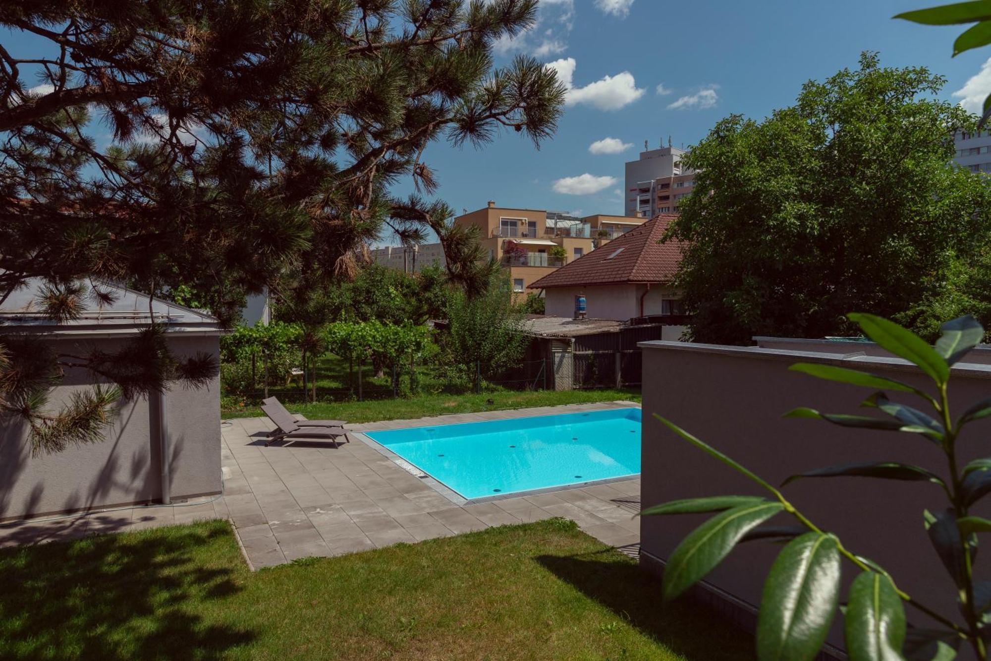 Modern Stylish Design Apartment With Free Parking Emily Bécs Kültér fotó