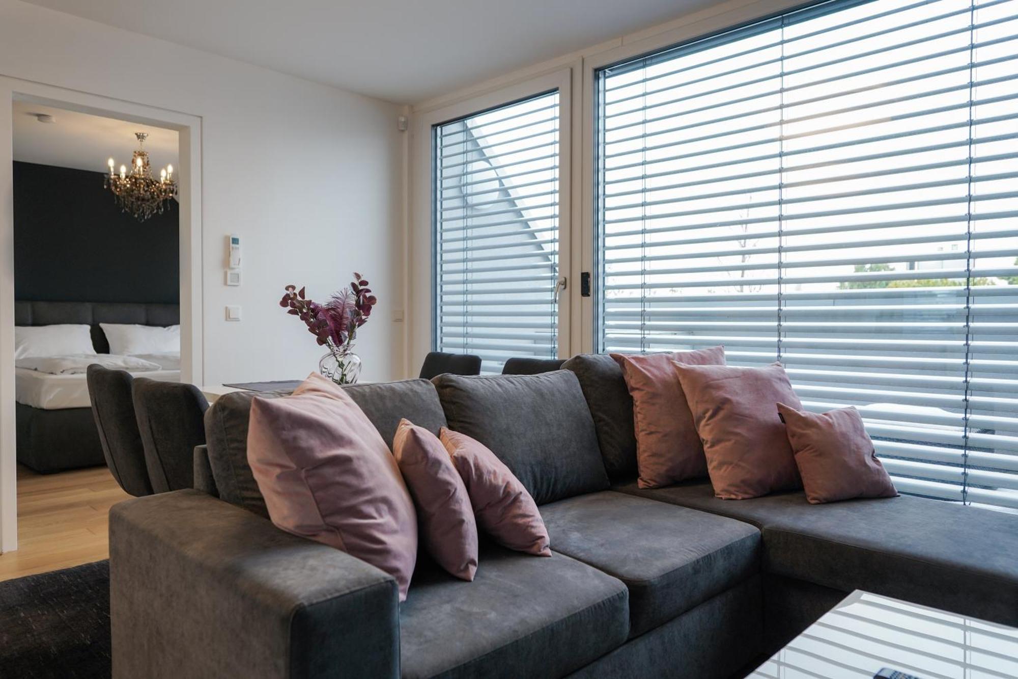 Modern Stylish Design Apartment With Free Parking Emily Bécs Kültér fotó