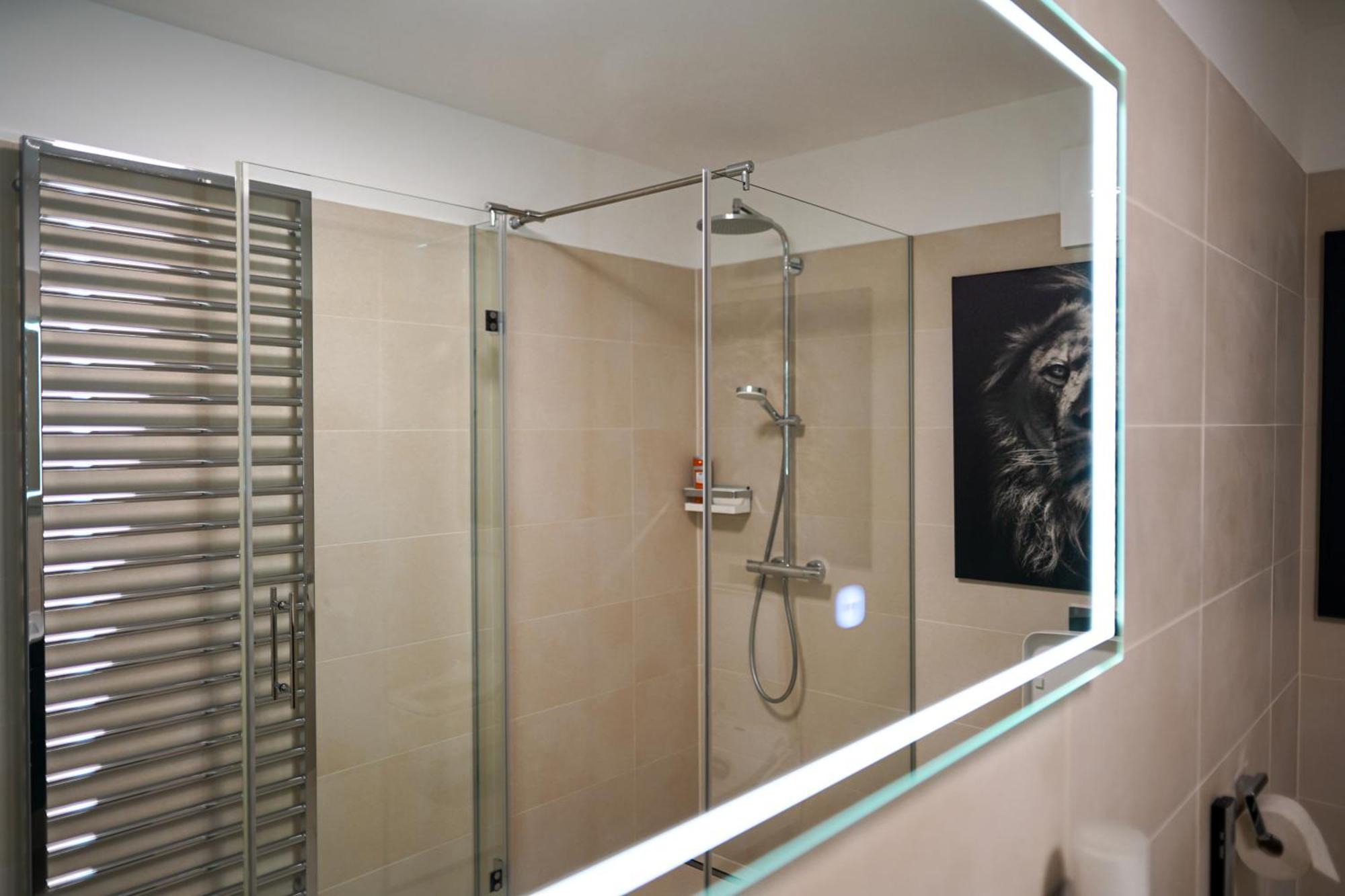Modern Stylish Design Apartment With Free Parking Emily Bécs Kültér fotó