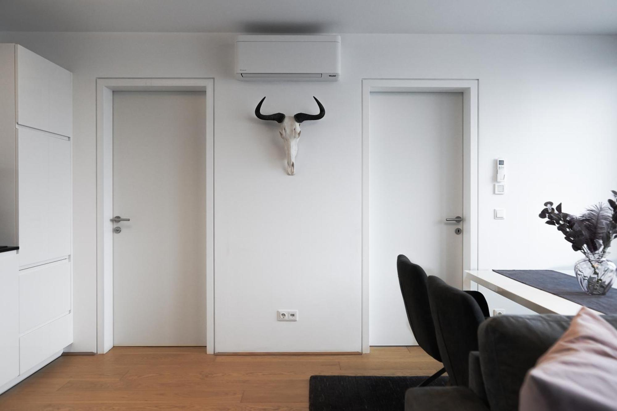 Modern Stylish Design Apartment With Free Parking Emily Bécs Kültér fotó