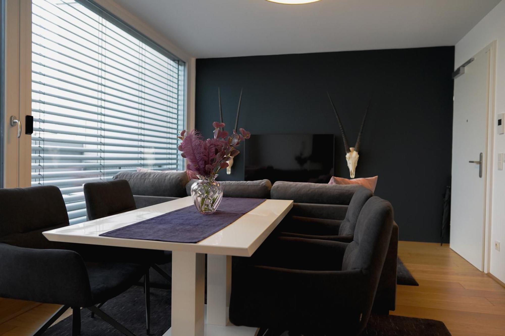 Modern Stylish Design Apartment With Free Parking Emily Bécs Kültér fotó