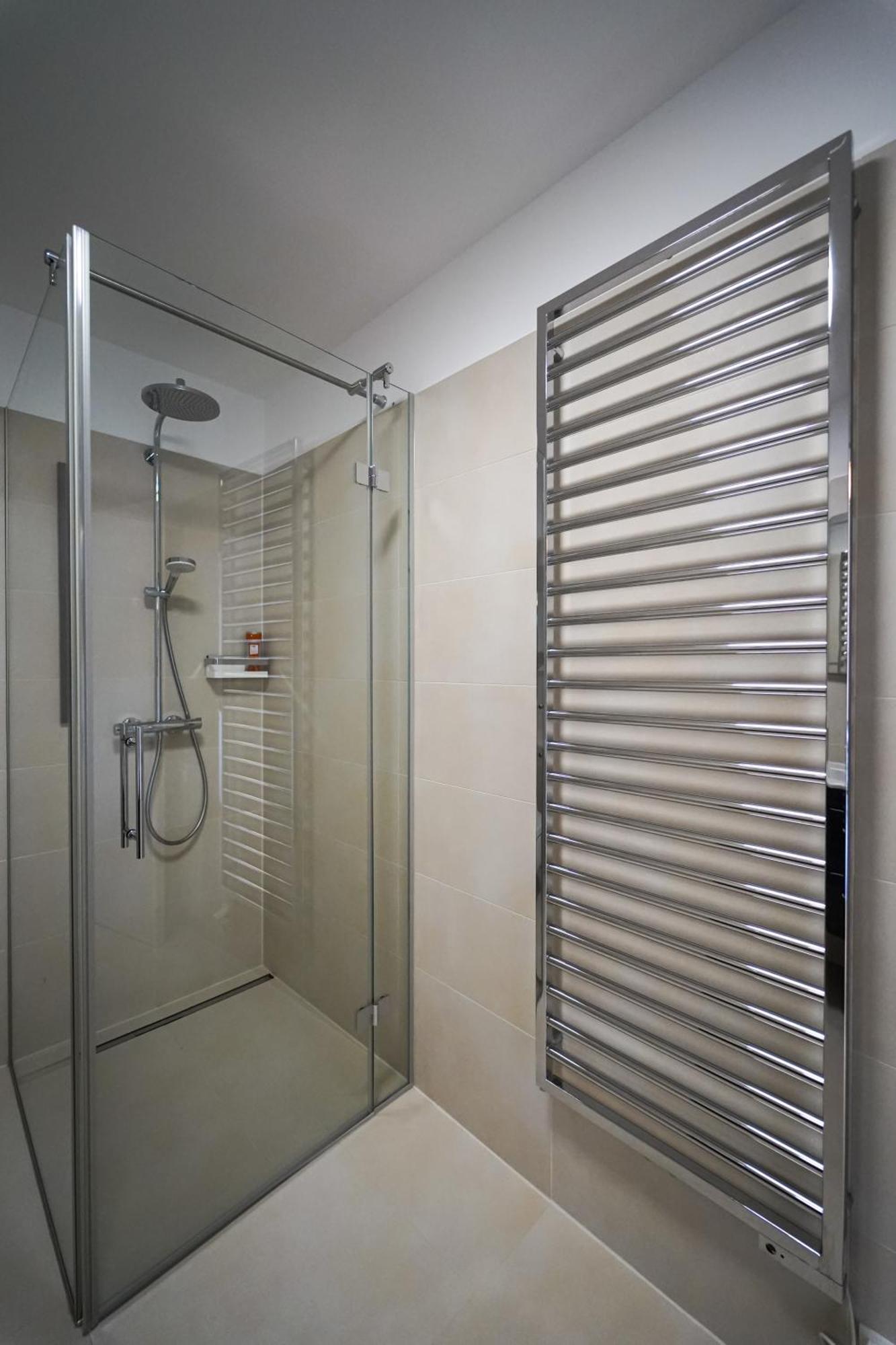 Modern Stylish Design Apartment With Free Parking Emily Bécs Kültér fotó