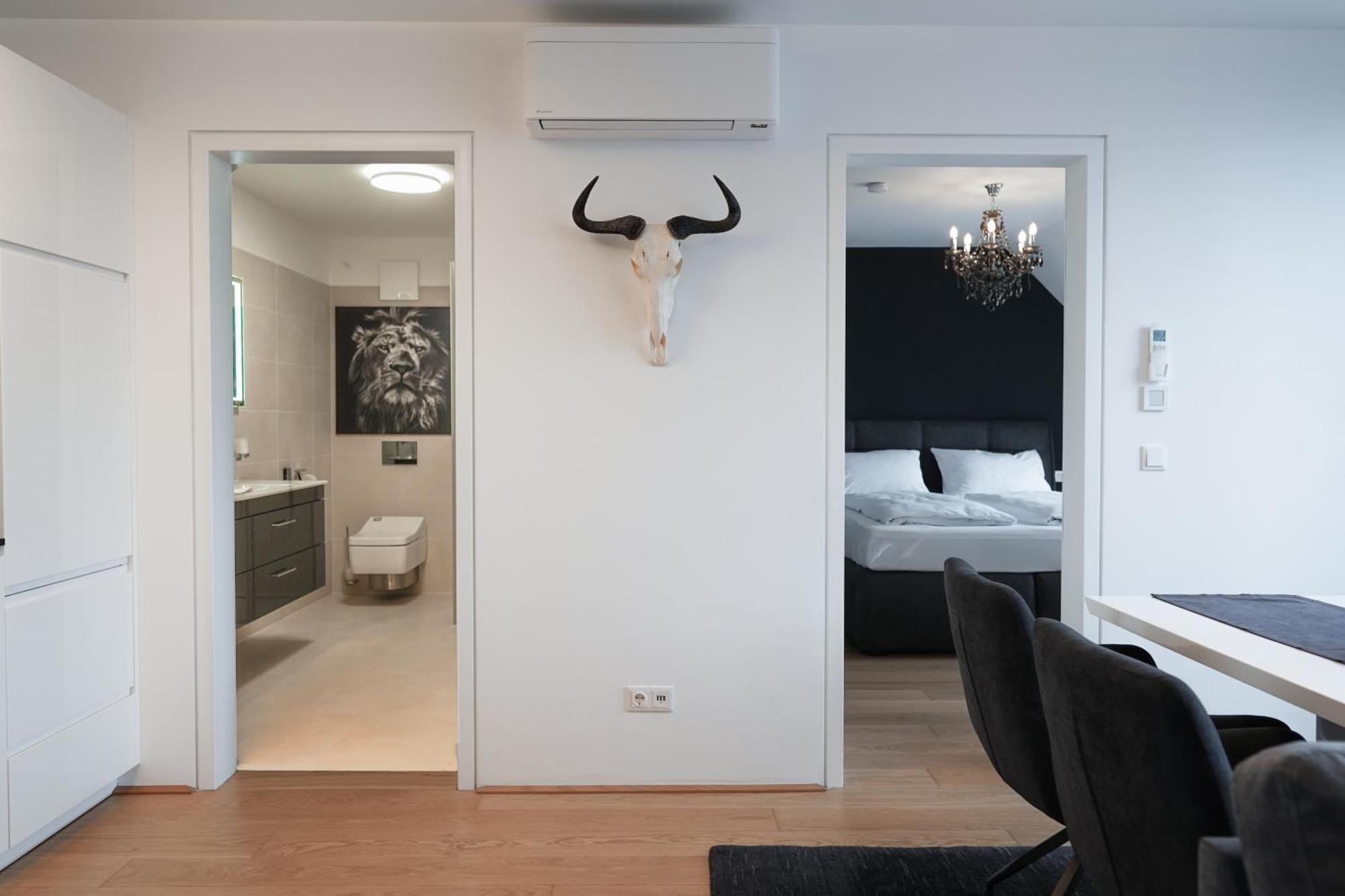 Modern Stylish Design Apartment With Free Parking Emily Bécs Kültér fotó