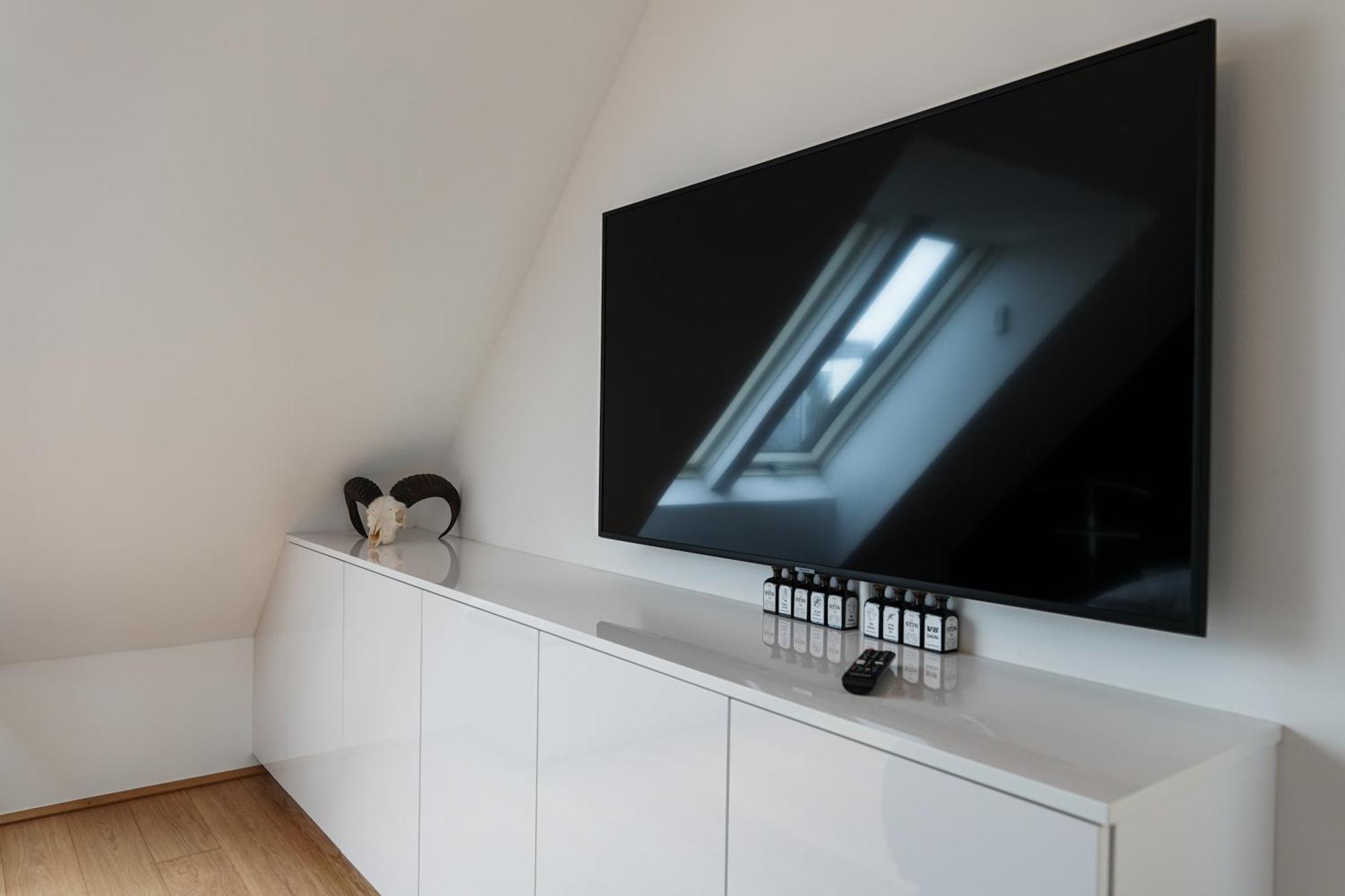 Modern Stylish Design Apartment With Free Parking Emily Bécs Kültér fotó