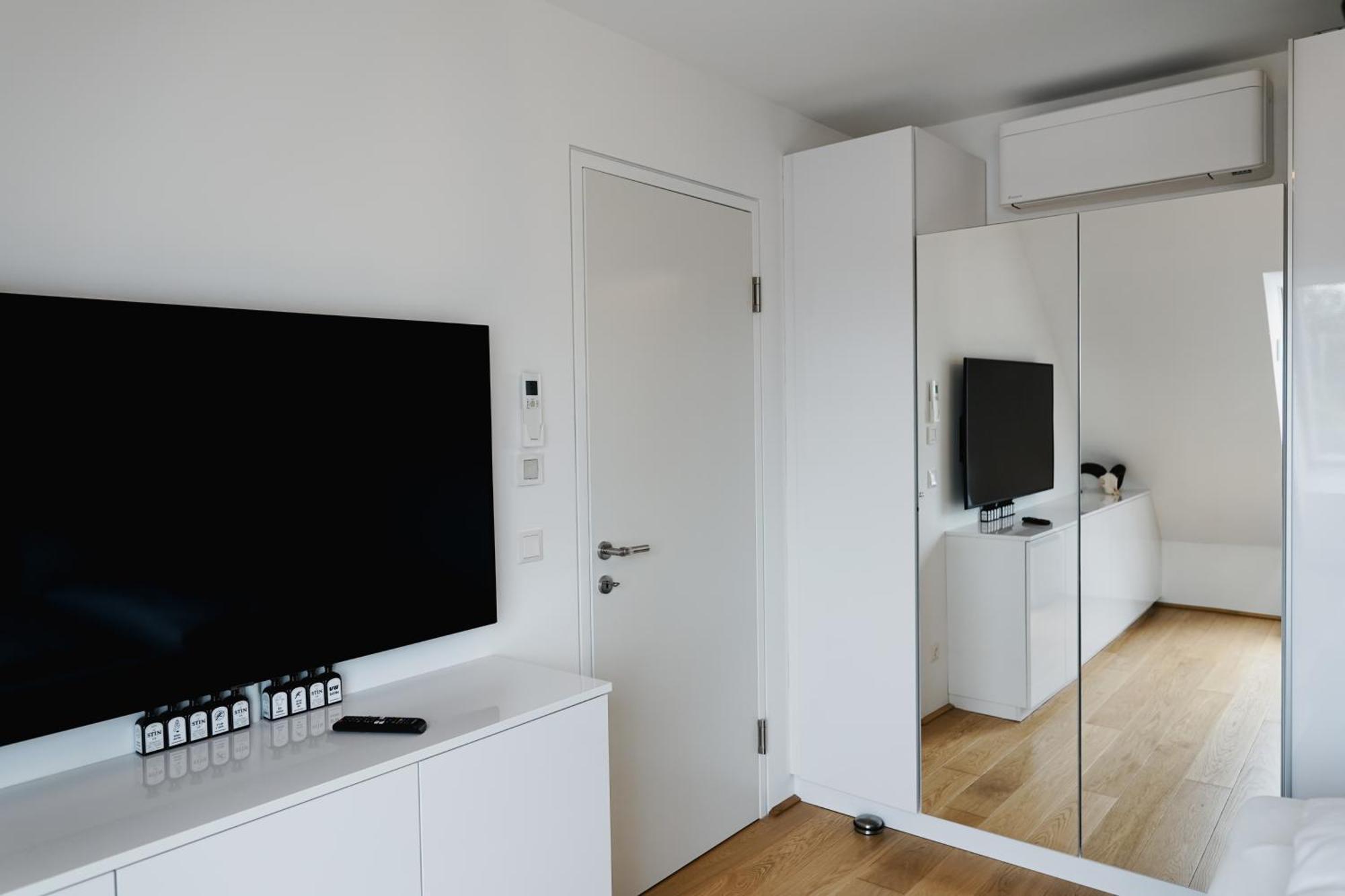 Modern Stylish Design Apartment With Free Parking Emily Bécs Kültér fotó