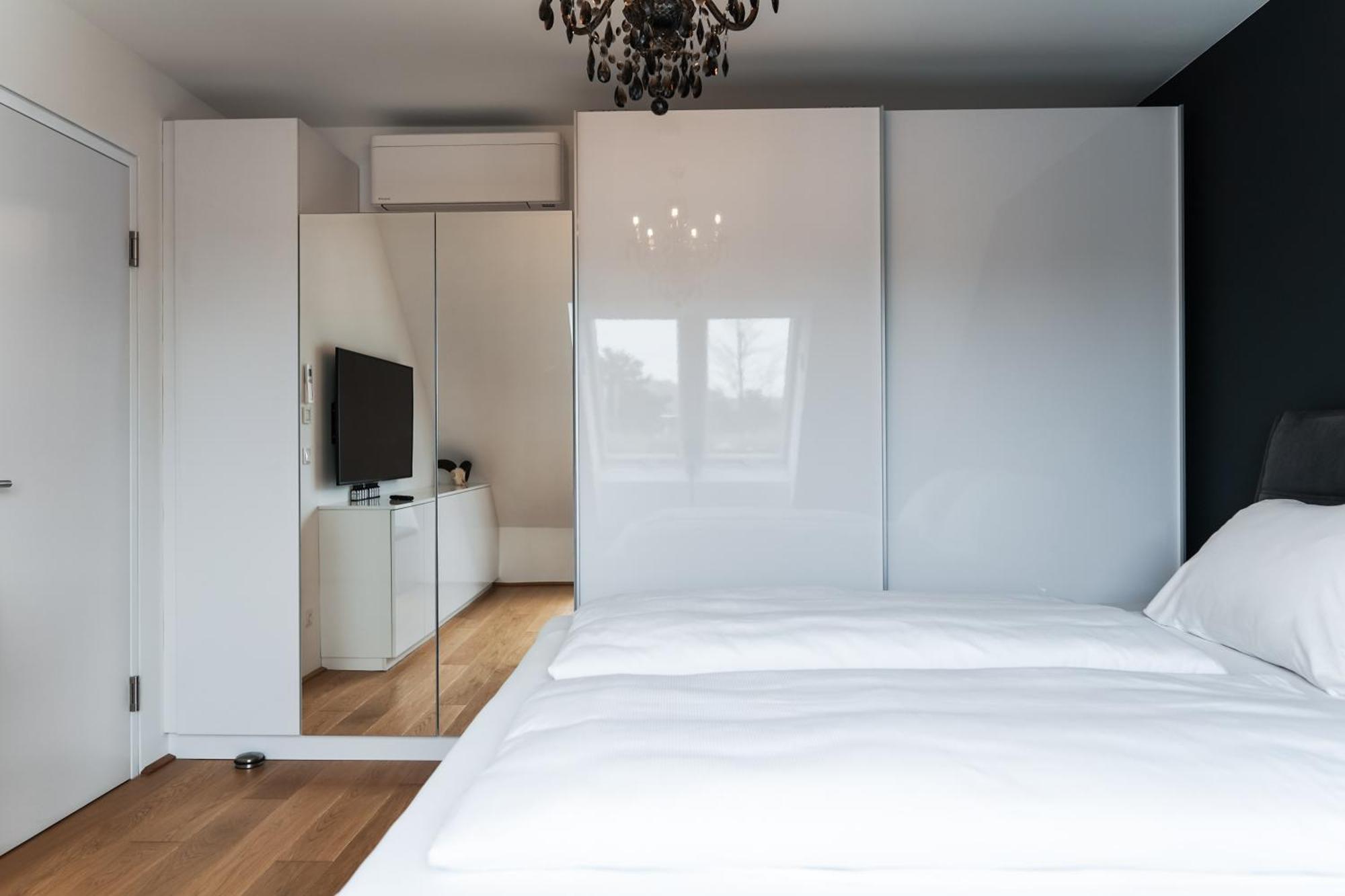 Modern Stylish Design Apartment With Free Parking Emily Bécs Kültér fotó