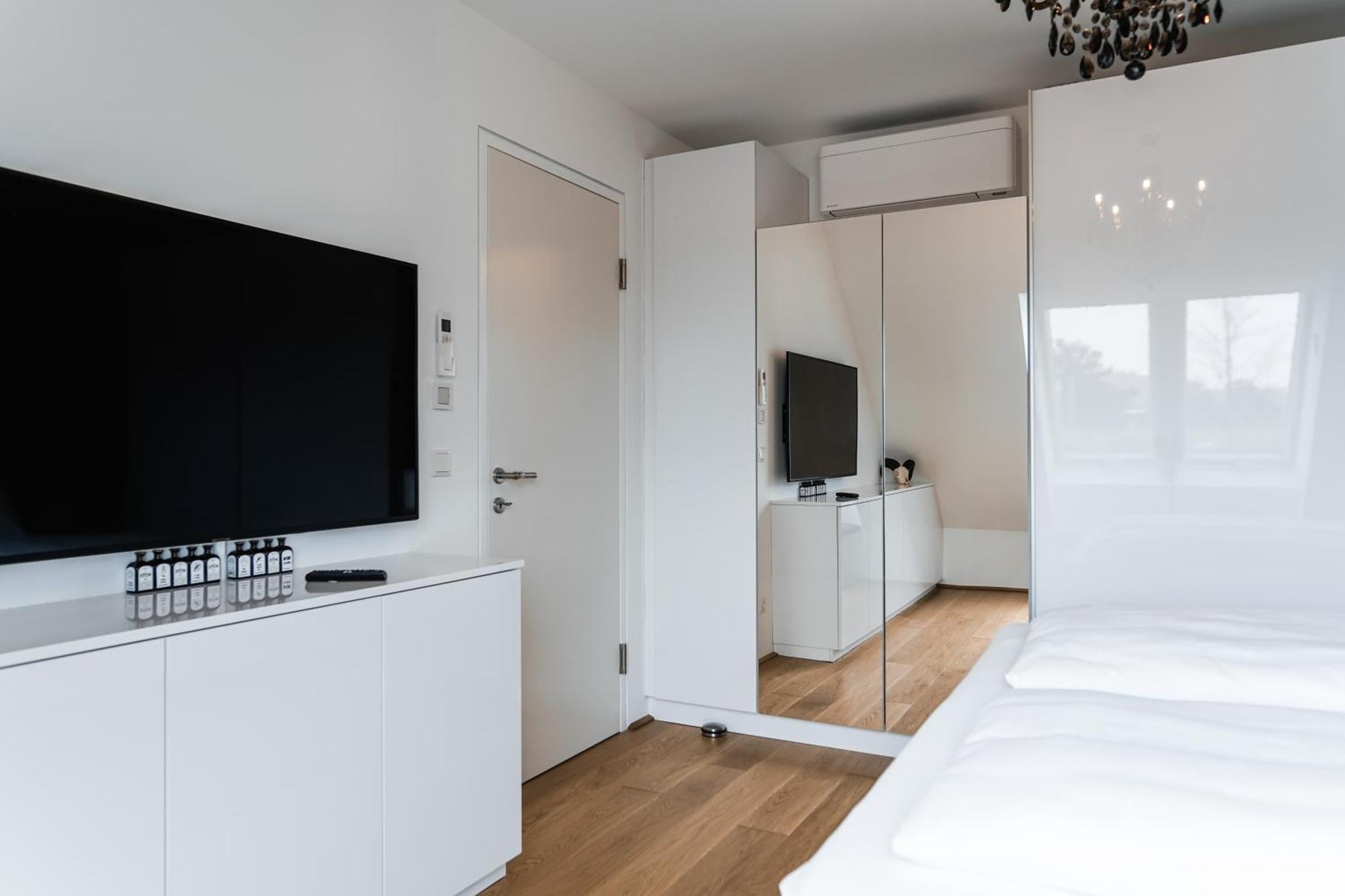Modern Stylish Design Apartment With Free Parking Emily Bécs Kültér fotó