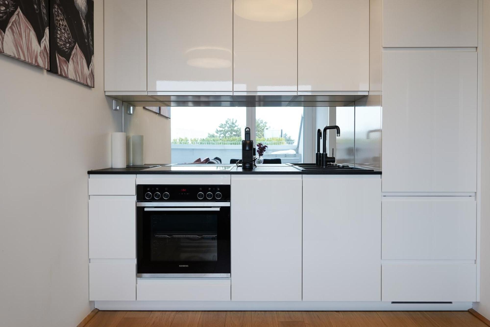 Modern Stylish Design Apartment With Free Parking Emily Bécs Kültér fotó