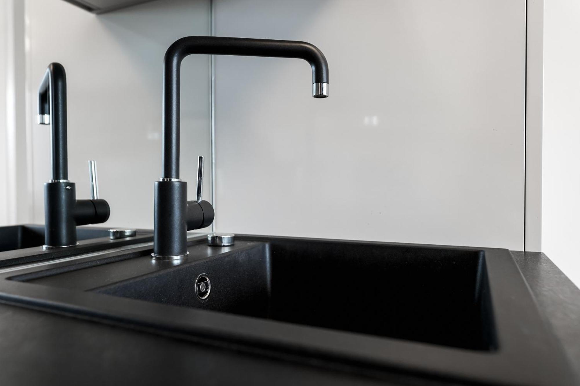 Modern Stylish Design Apartment With Free Parking Emily Bécs Kültér fotó